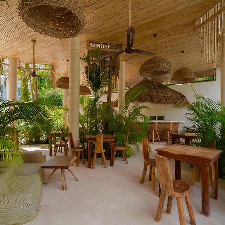 Beautiful Swim-Up Studio With Private Terrace, Pool And Jungle Gym 툴룸 외부 사진