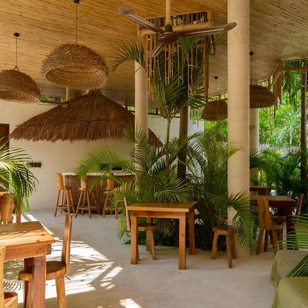Beautiful Swim-Up Studio With Private Terrace, Pool And Jungle Gym 툴룸 외부 사진