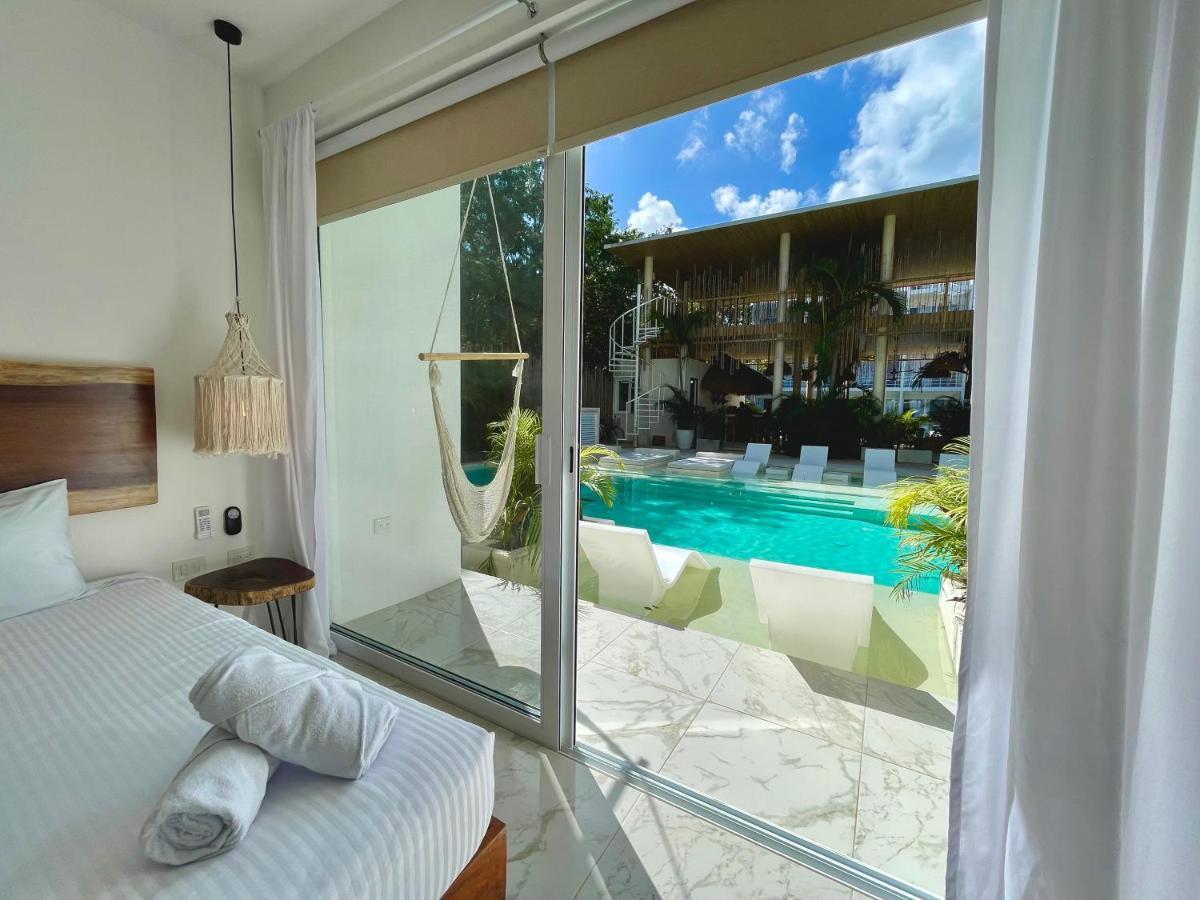 Beautiful Swim-Up Studio With Private Terrace, Pool And Jungle Gym 툴룸 외부 사진
