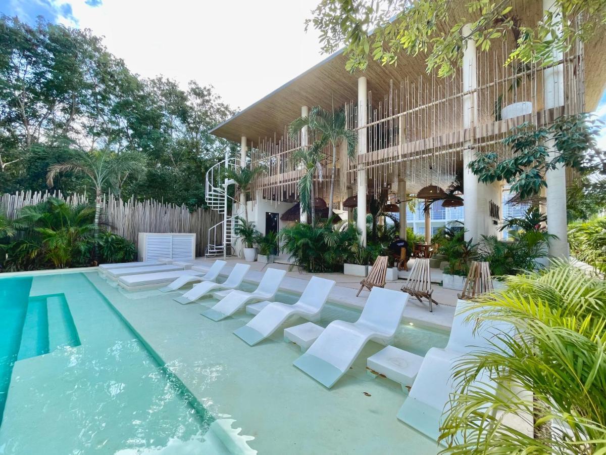 Beautiful Swim-Up Studio With Private Terrace, Pool And Jungle Gym 툴룸 외부 사진