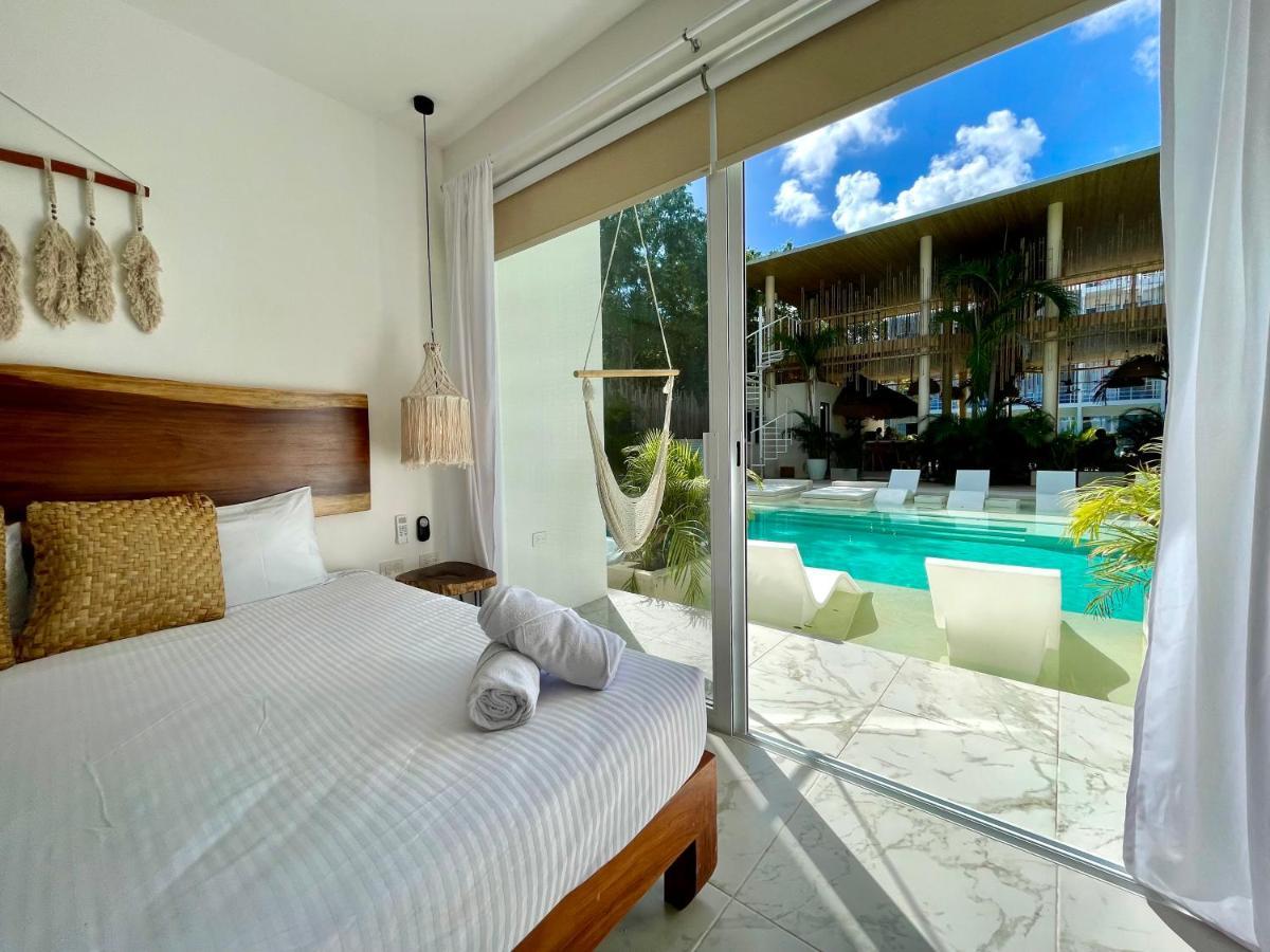 Beautiful Swim-Up Studio With Private Terrace, Pool And Jungle Gym 툴룸 외부 사진