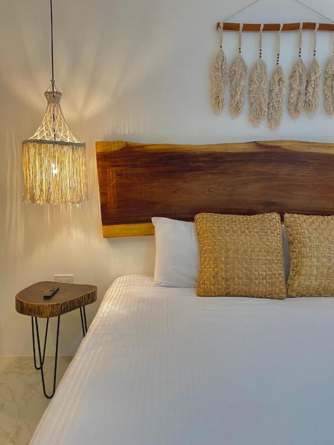 Beautiful Swim-Up Studio With Private Terrace, Pool And Jungle Gym 툴룸 외부 사진