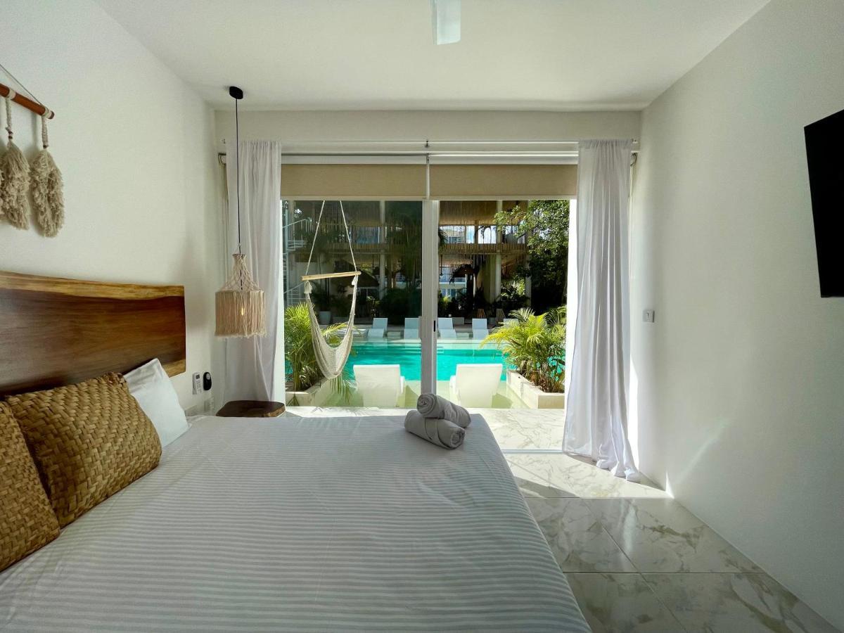 Beautiful Swim-Up Studio With Private Terrace, Pool And Jungle Gym 툴룸 외부 사진