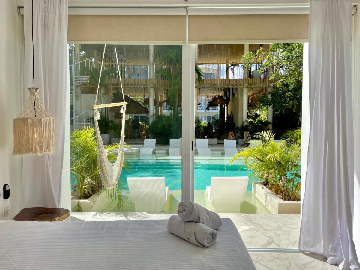 Beautiful Swim-Up Studio With Private Terrace, Pool And Jungle Gym 툴룸 외부 사진