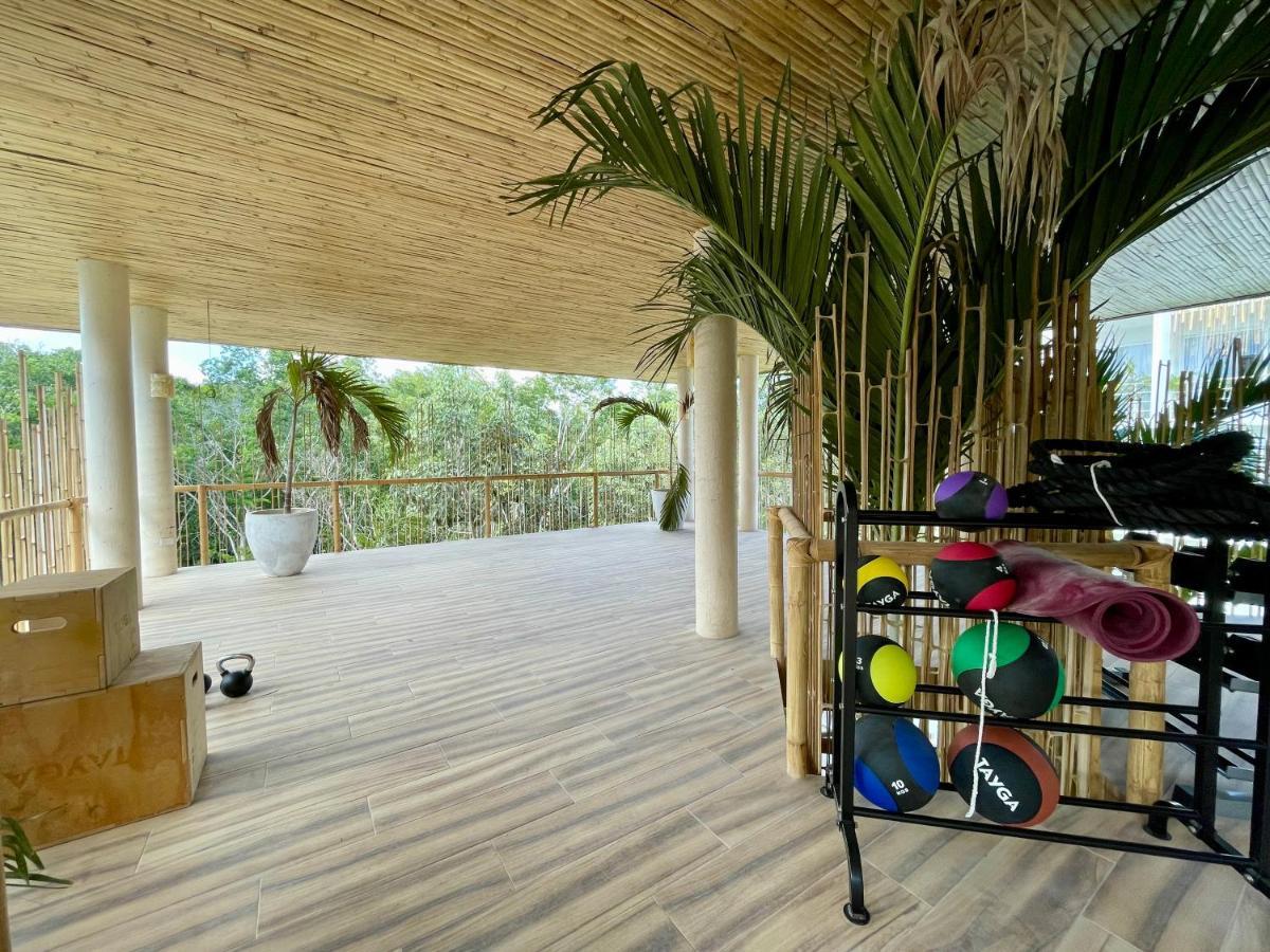 Beautiful Swim-Up Studio With Private Terrace, Pool And Jungle Gym 툴룸 외부 사진
