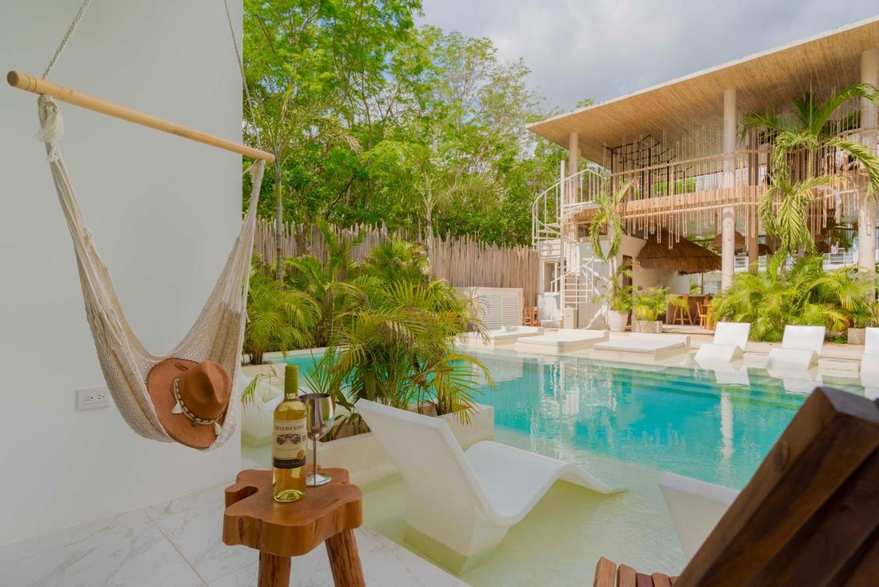 Beautiful Swim-Up Studio With Private Terrace, Pool And Jungle Gym 툴룸 외부 사진