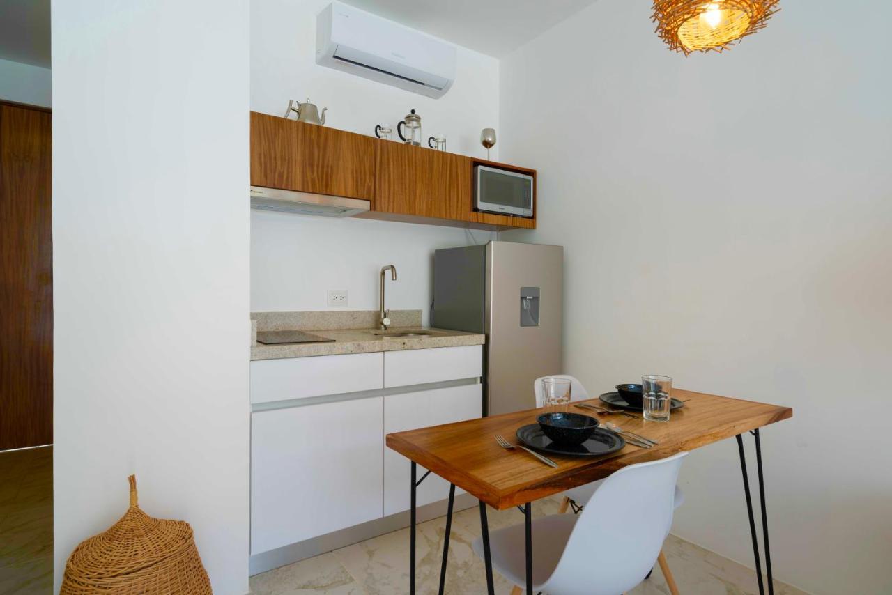 Beautiful Swim-Up Studio With Private Terrace, Pool And Jungle Gym 툴룸 외부 사진