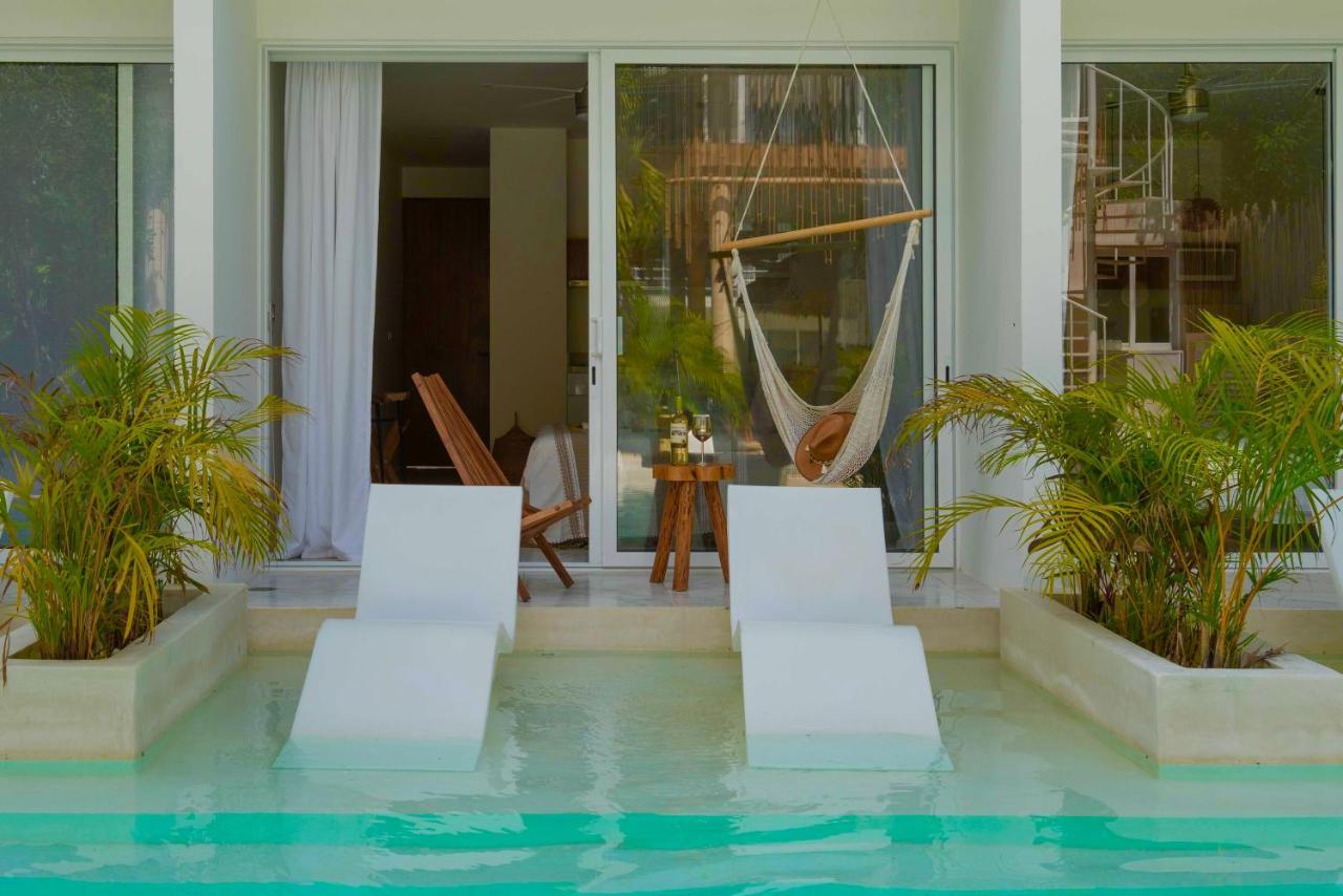 Beautiful Swim-Up Studio With Private Terrace, Pool And Jungle Gym 툴룸 외부 사진