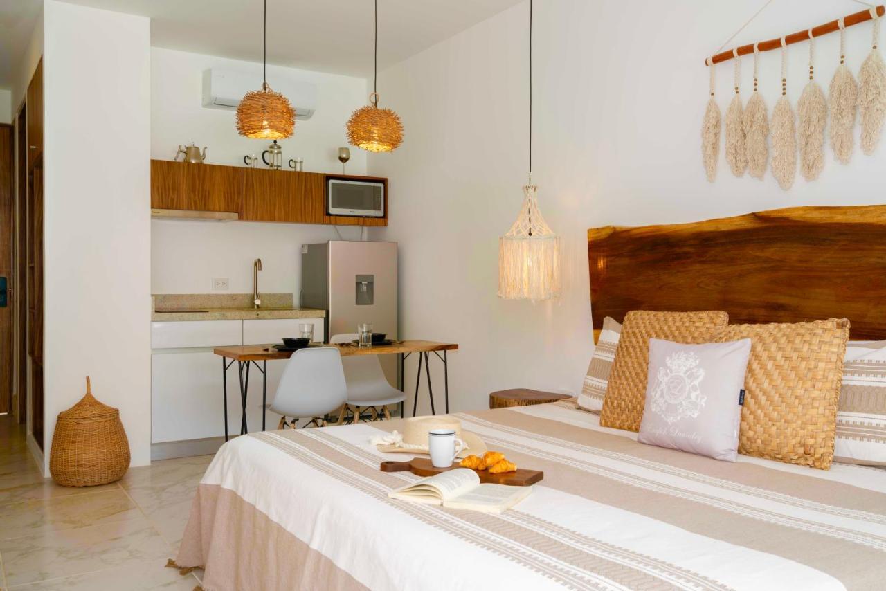 Beautiful Swim-Up Studio With Private Terrace, Pool And Jungle Gym 툴룸 외부 사진