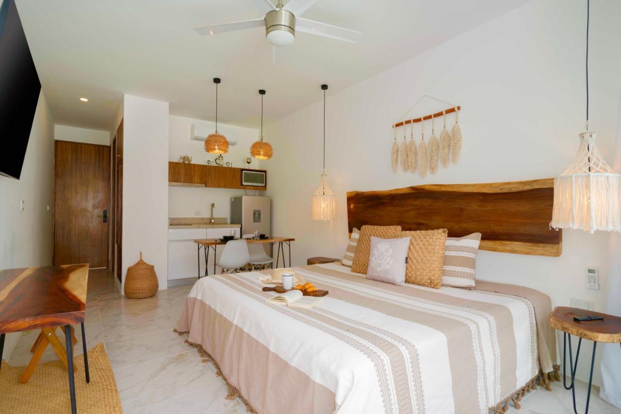 Beautiful Swim-Up Studio With Private Terrace, Pool And Jungle Gym 툴룸 외부 사진