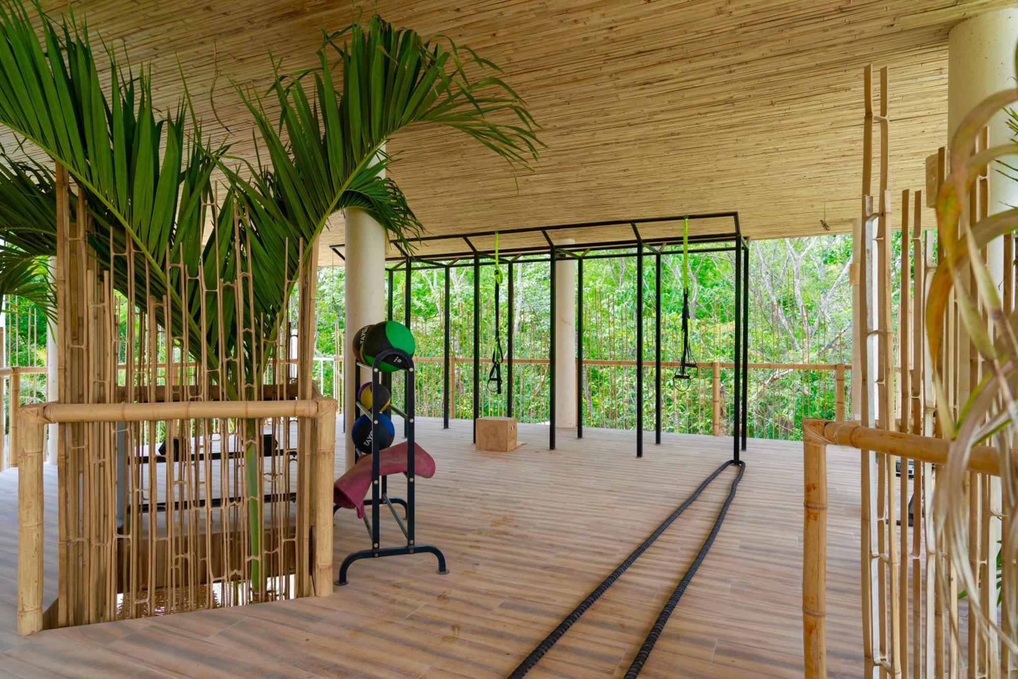 Beautiful Swim-Up Studio With Private Terrace, Pool And Jungle Gym 툴룸 외부 사진