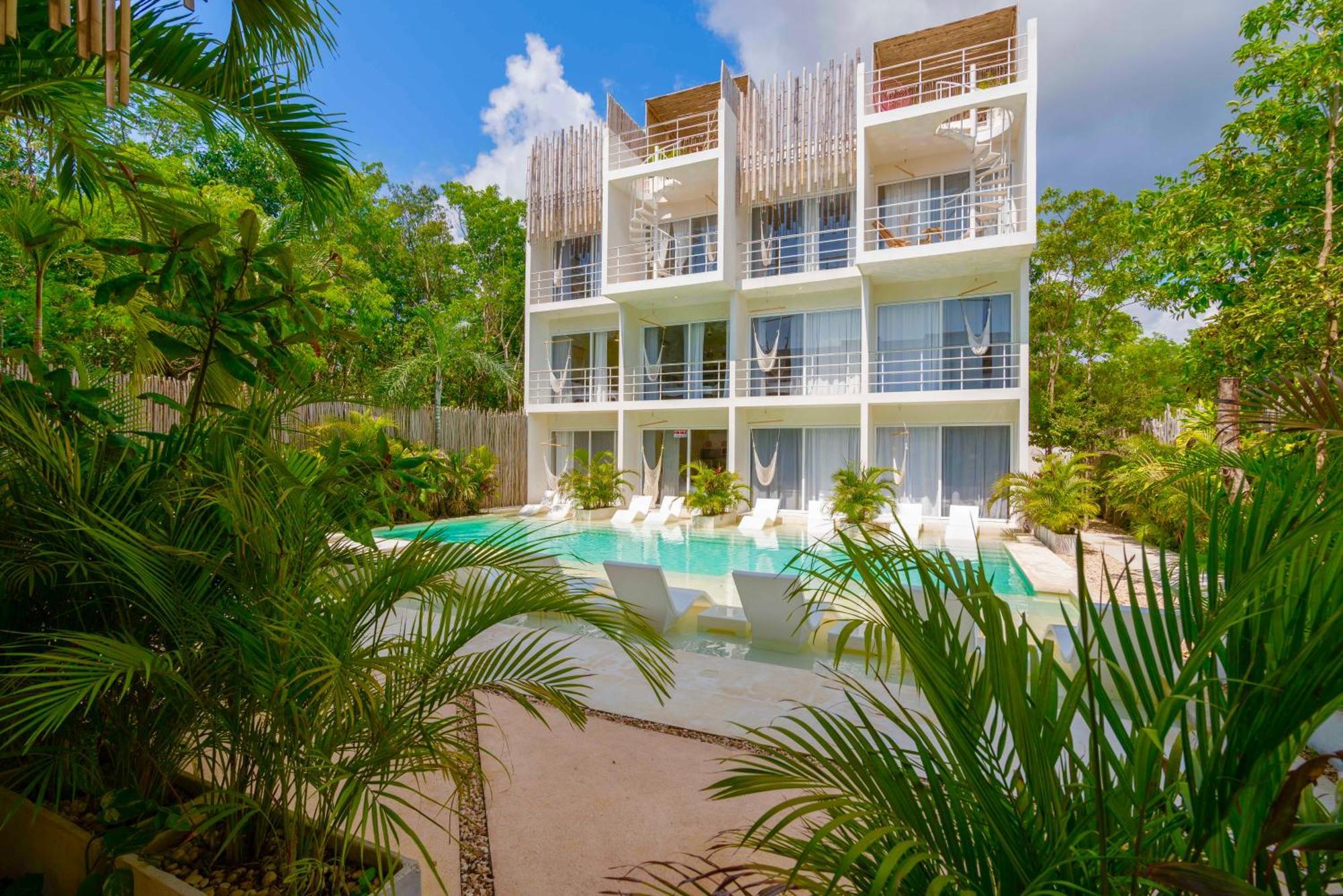 Beautiful Swim-Up Studio With Private Terrace, Pool And Jungle Gym 툴룸 외부 사진