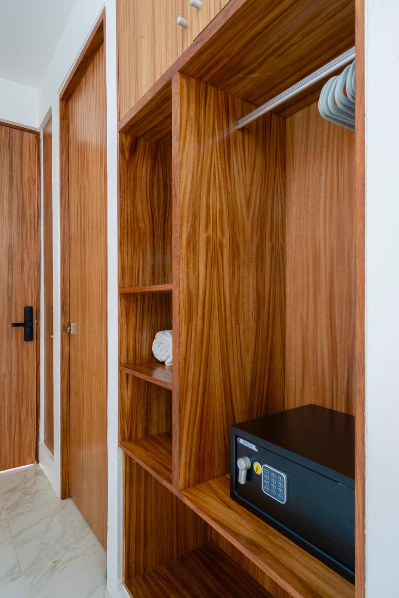 Beautiful Swim-Up Studio With Private Terrace, Pool And Jungle Gym 툴룸 외부 사진