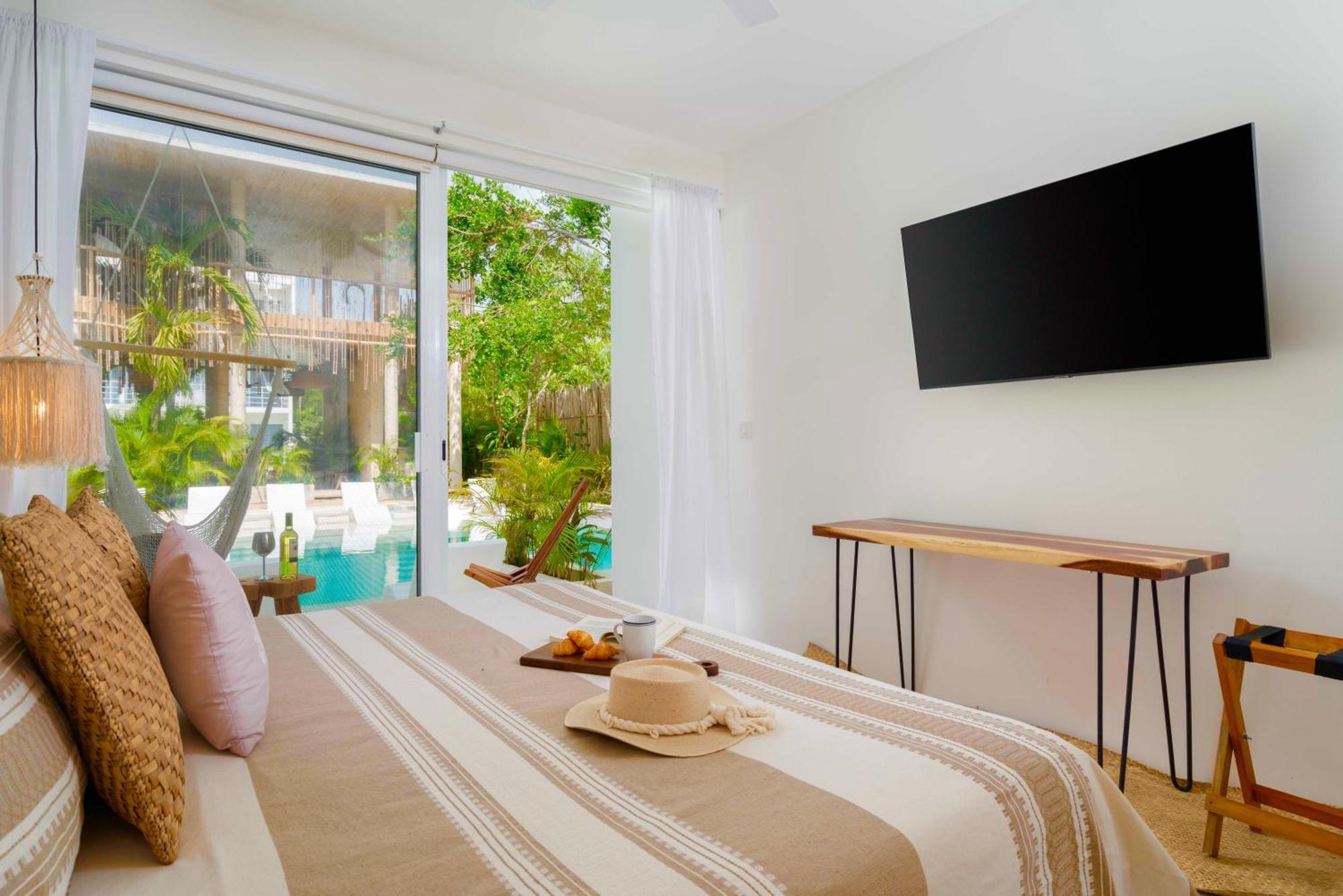 Beautiful Swim-Up Studio With Private Terrace, Pool And Jungle Gym 툴룸 외부 사진